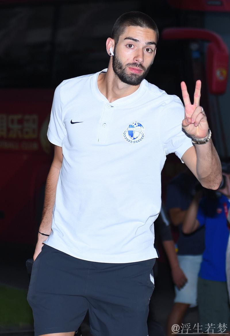 卡拉斯科拒绝训练，要求俱乐部提供家政服务，利雅得青年人回应否认